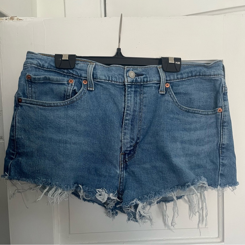 Levi’s Cutoff Denim Frayed Hem Shorts W36 size 14